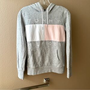💥5/$15 EUC Tommy Hilfiger Light Gray and Pink Hoodie Sweatshirt